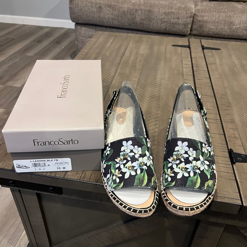 Small wedge sandals